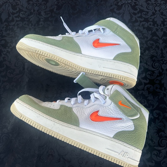 Nike Air Force 1 Mid QS
Jewel Oil Green size 10
DQ3505 100 - Picture 4 of 12